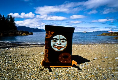 Bill Reid's burial box by Haida artist, Don Yeomans / Tanu, Haida Gwaii / Photo by Suzanne Ahearne